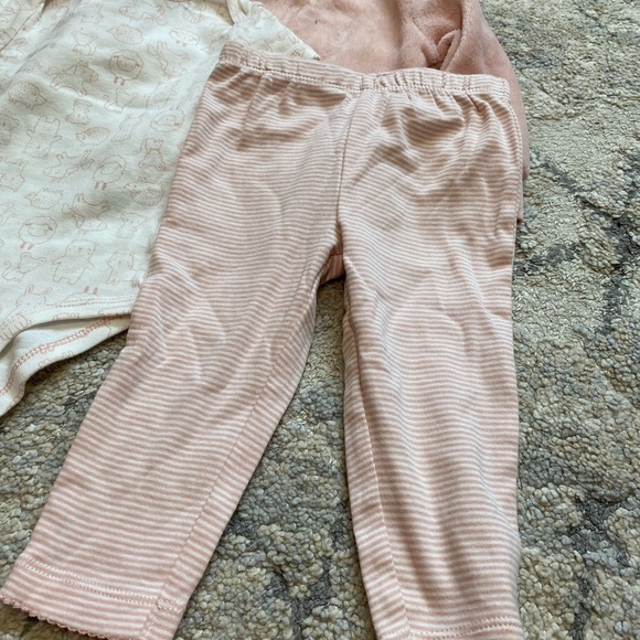 Carter’s girl 3 piece set ✨🤍 - Picture 3 of 6